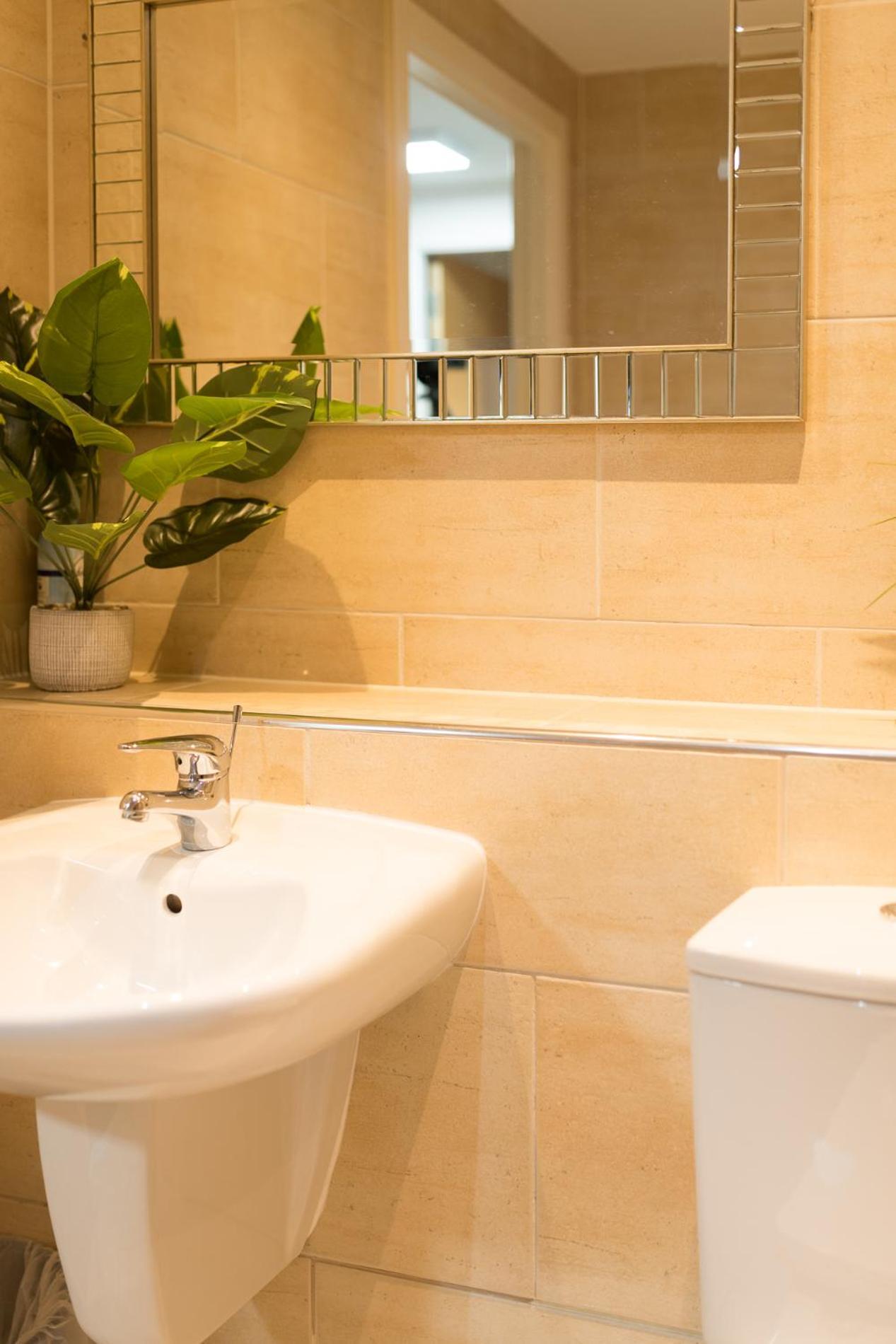 Sidemersey Livings- Convenient And Central 2-Bedroom Haven In L1 Liverpool Exterior foto